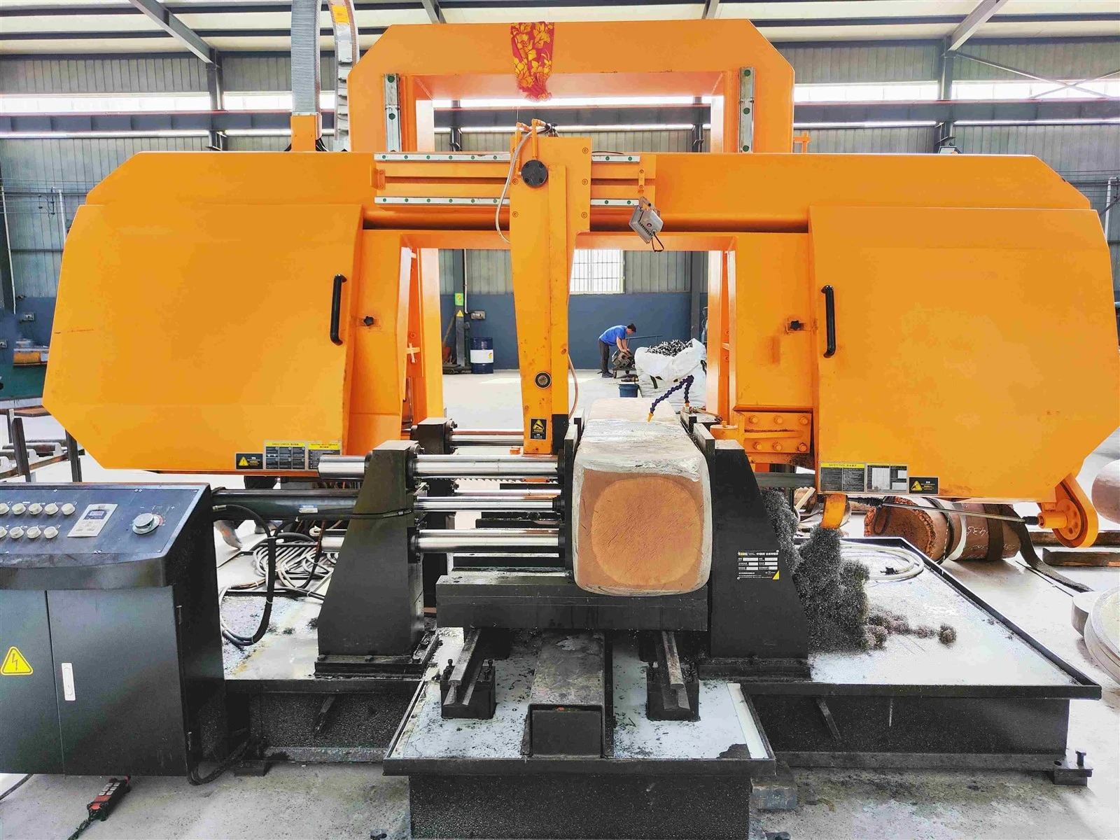 Horizontal And Vertical Sawing Machines Horizontal And Vertical Sawing Machines